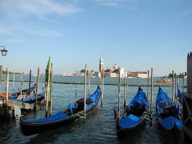 interrail-venise-canaux-gondoles