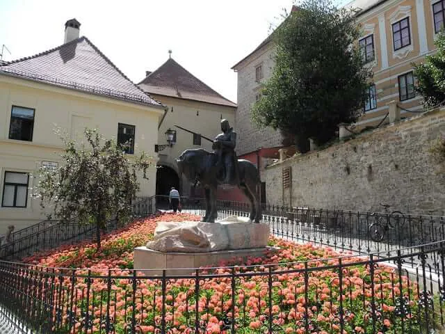 interrail-zagreb-porte-pierre