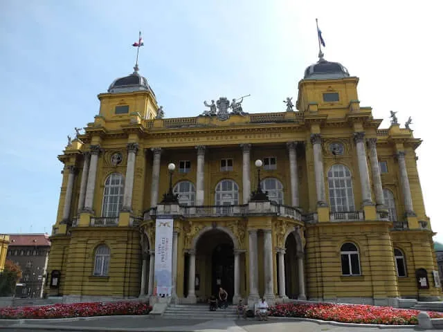 interrail-zagreb-theatre-national-croate