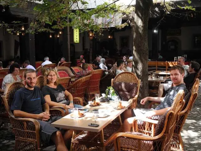 interrail-sarajevo-terrasse-café