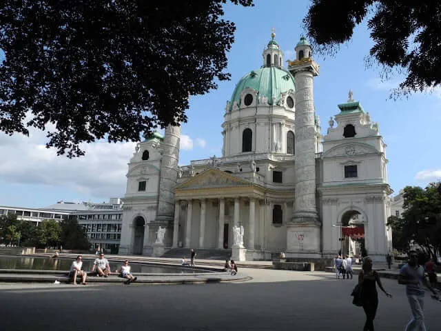 interrail-vienne-karlskirsche