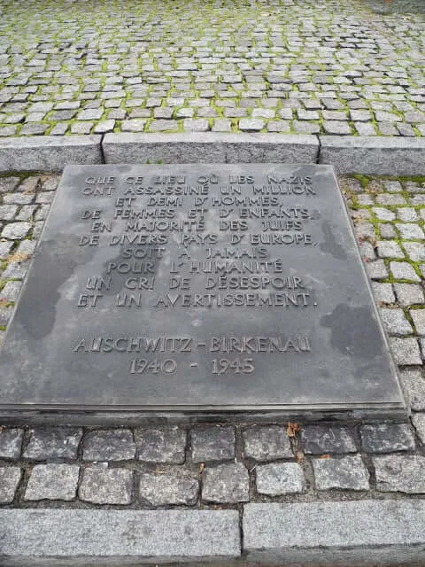 interrail-plaque-commemorative-auschwytz-birkenau