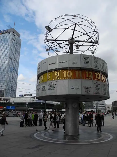 interrail-berlin-alexander-platz-weltzeituhr