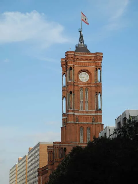 interrail-berlin-rotes-rathaus-mairie