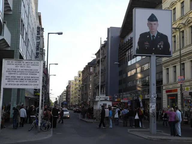 interrail-berlin-checkpoint-charlie