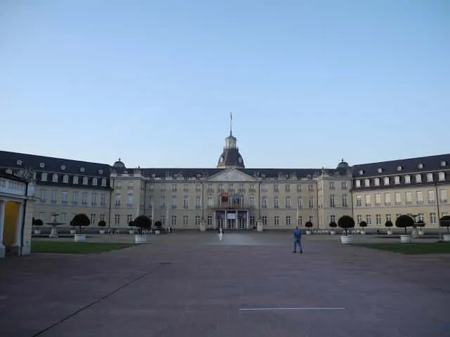 interrail-karlsruhe-chateau
