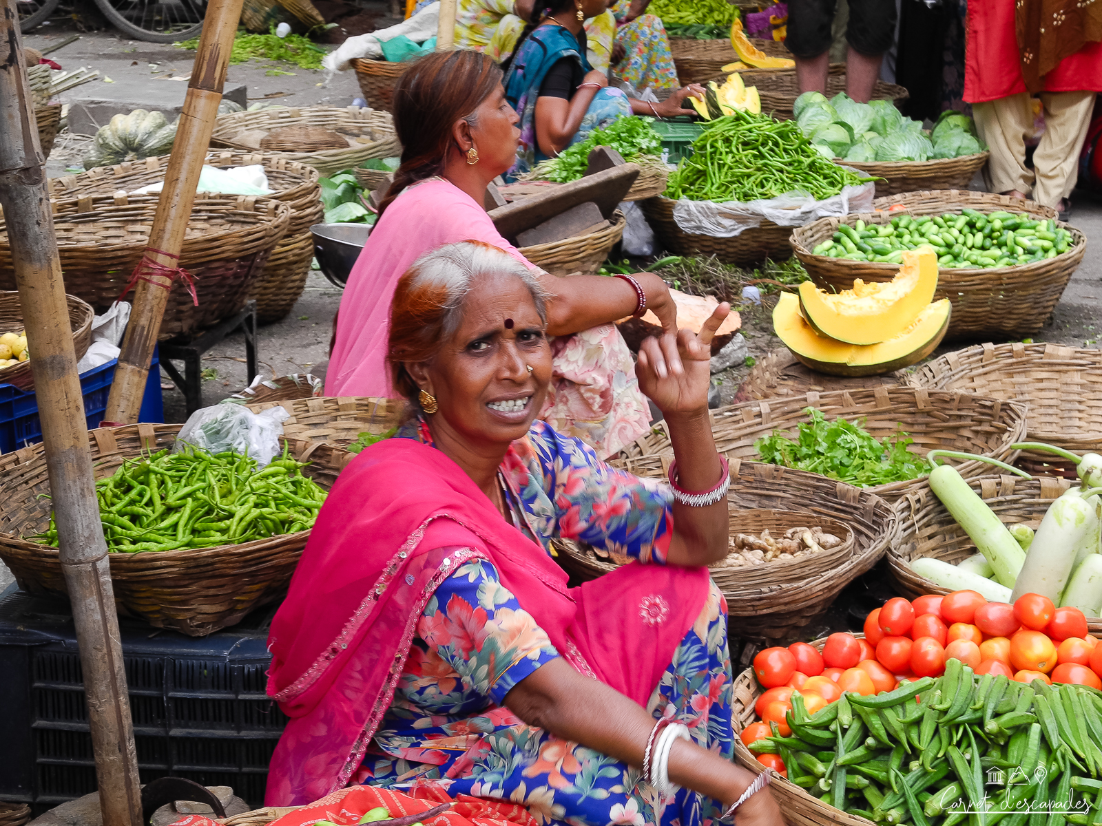 femme-inde-marche