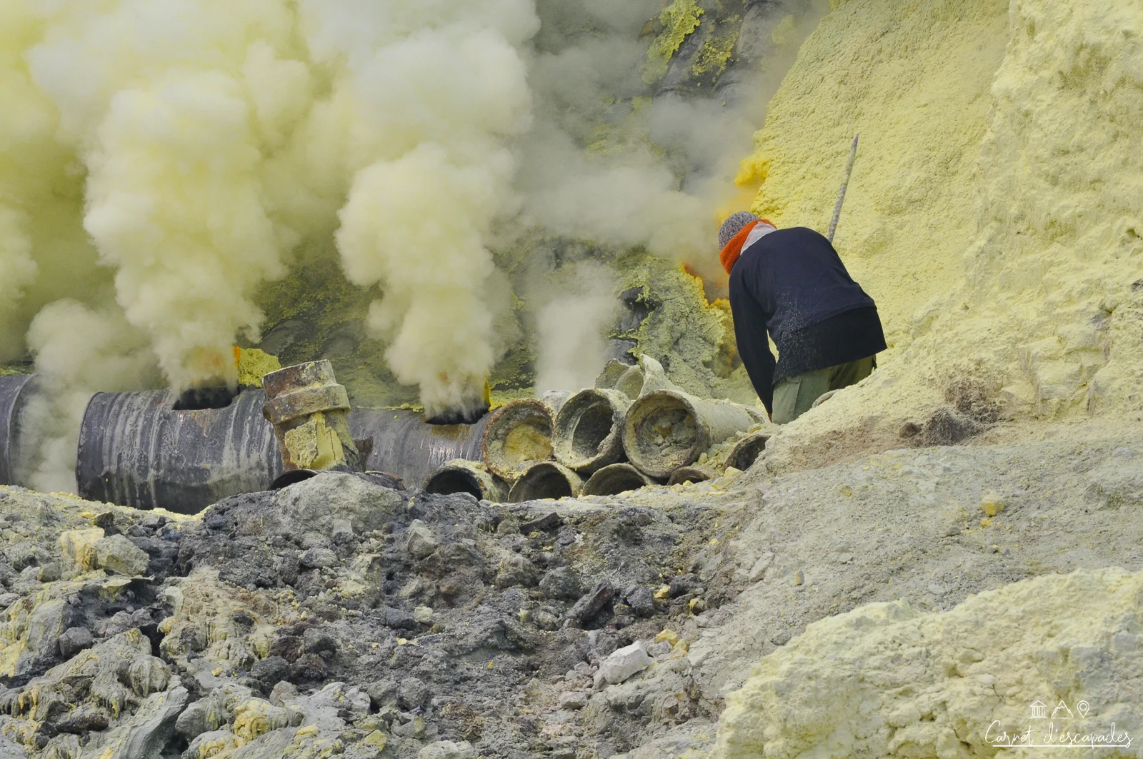 extraction-soufre-kawah-ijen