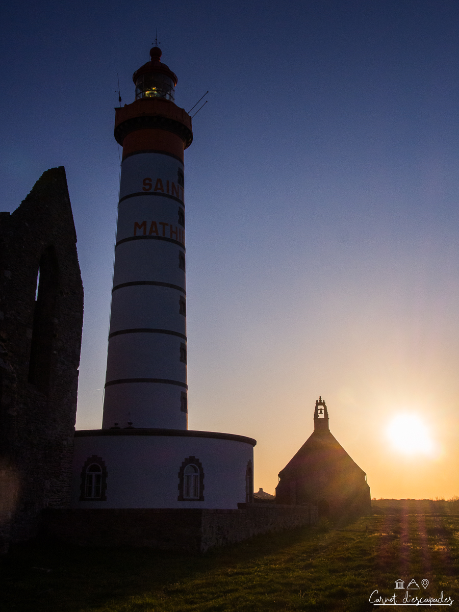 phare-saint-mathieu-coucher-soleil
