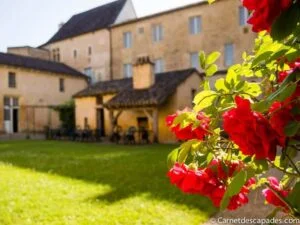 auberge jeunesse cadouin fleurs