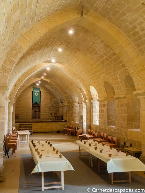 salle-auberge-jeunesse-cadouin