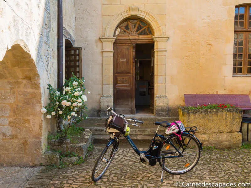 velo-auberge-jeunesse-cadouin