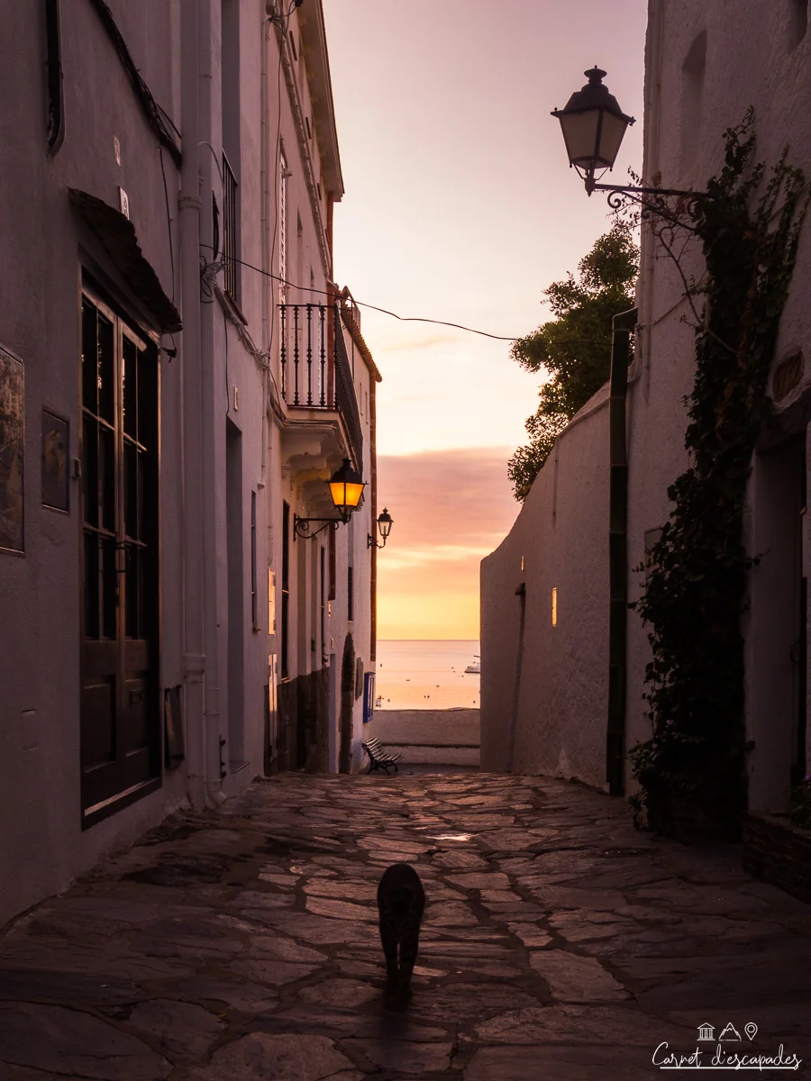 rue-cadaques-matin