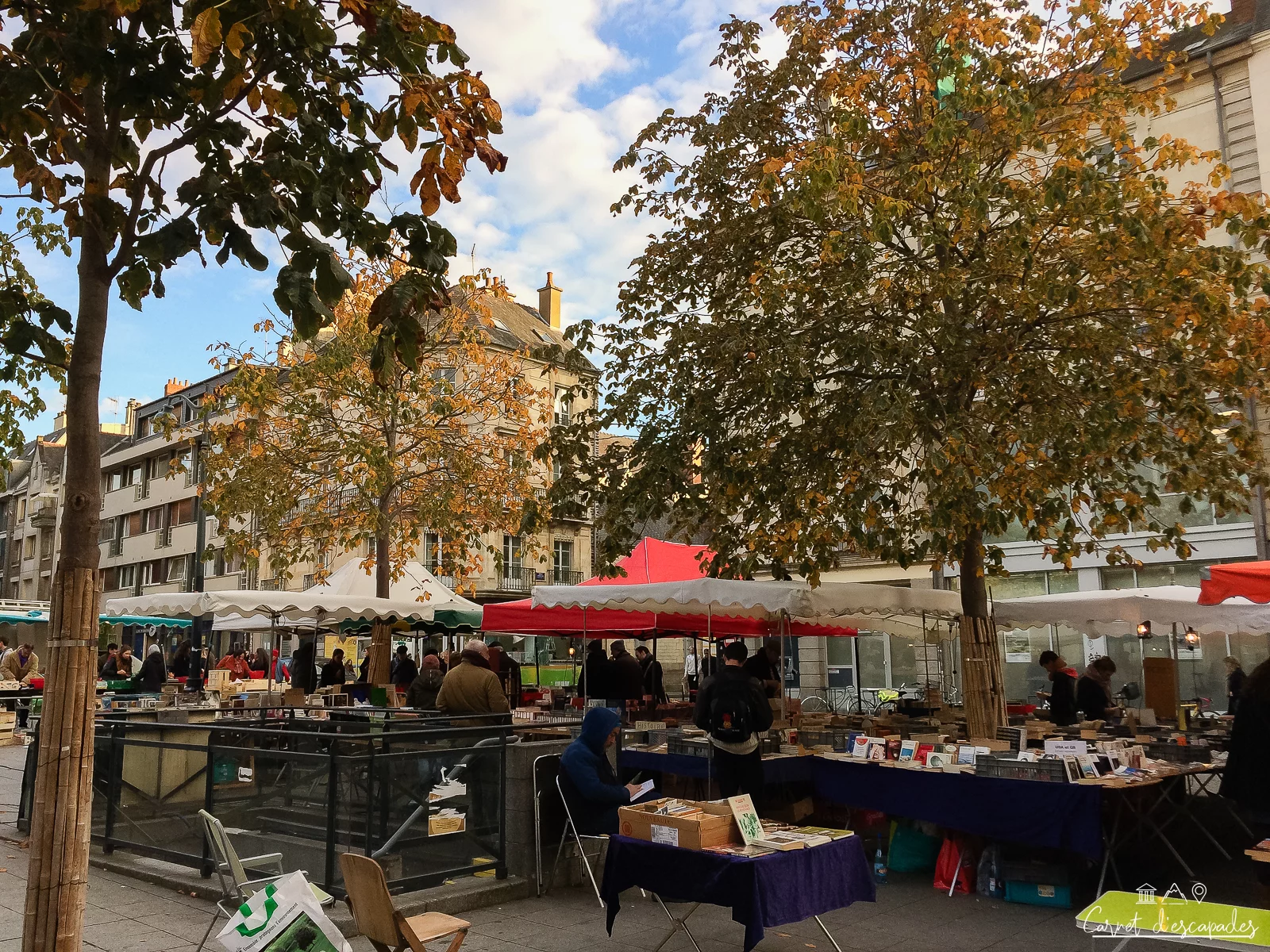 place-hoche-bouquinistes-rennes