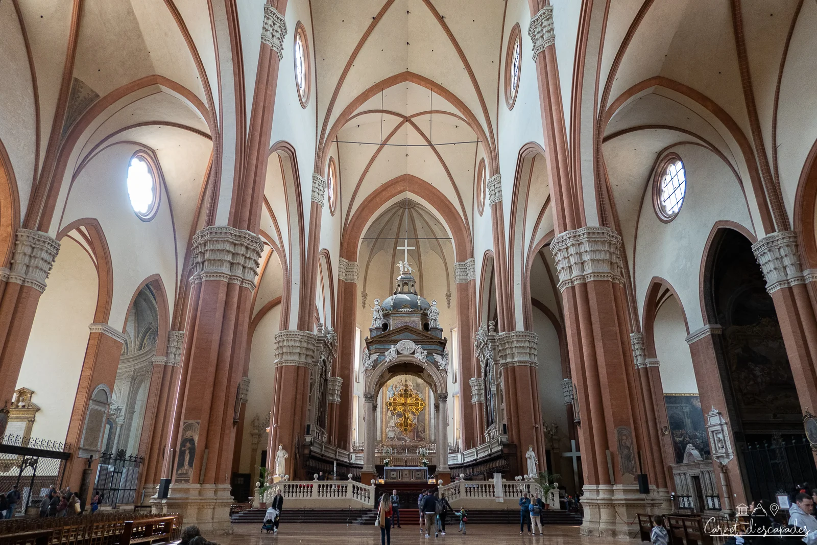 basilique-san-petronio-interieur-bologne