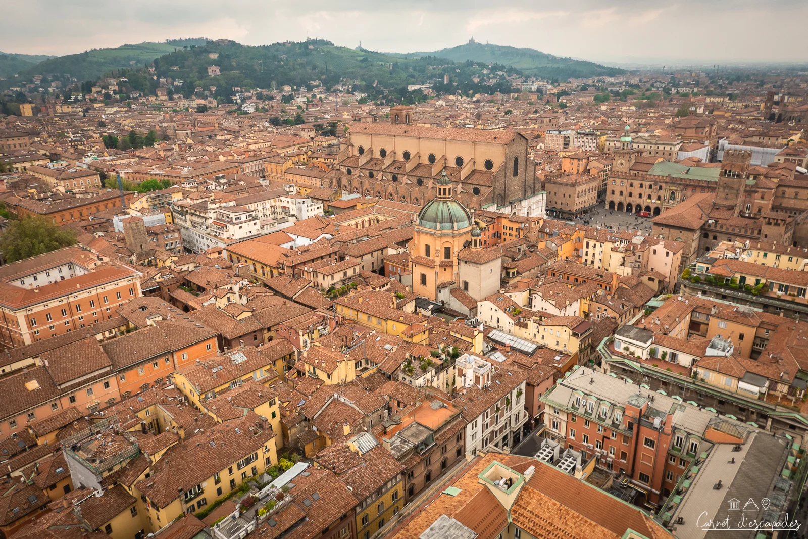 panorama-tour-asinelli-bologne