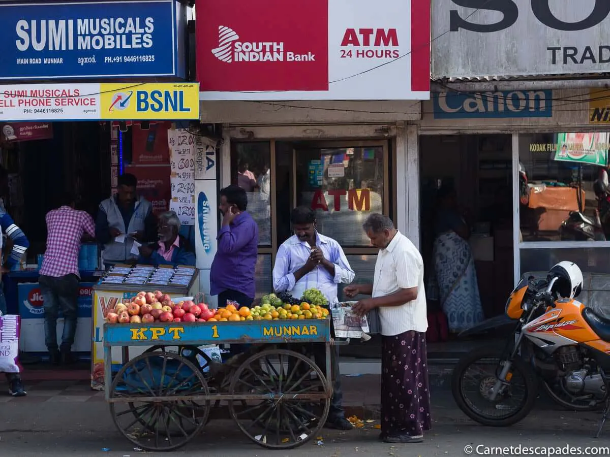 vendeurs-rue-munnar