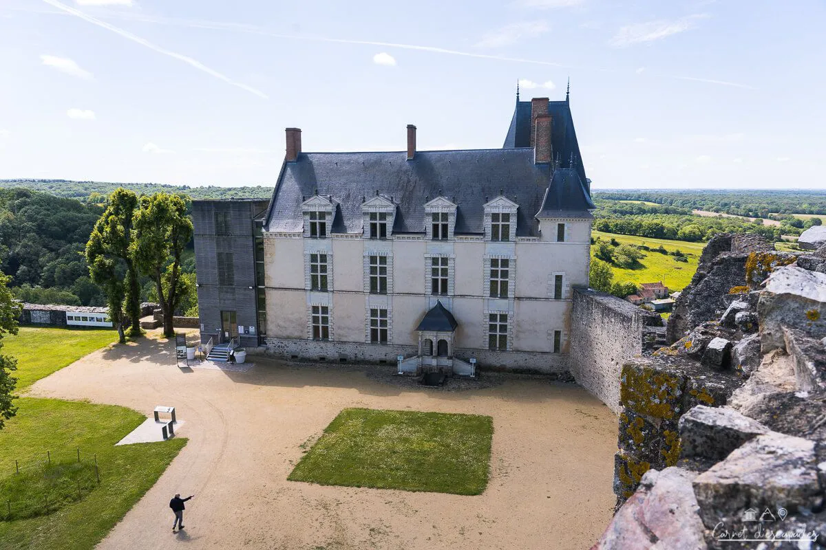 logis-chateau-sainte-suzanne