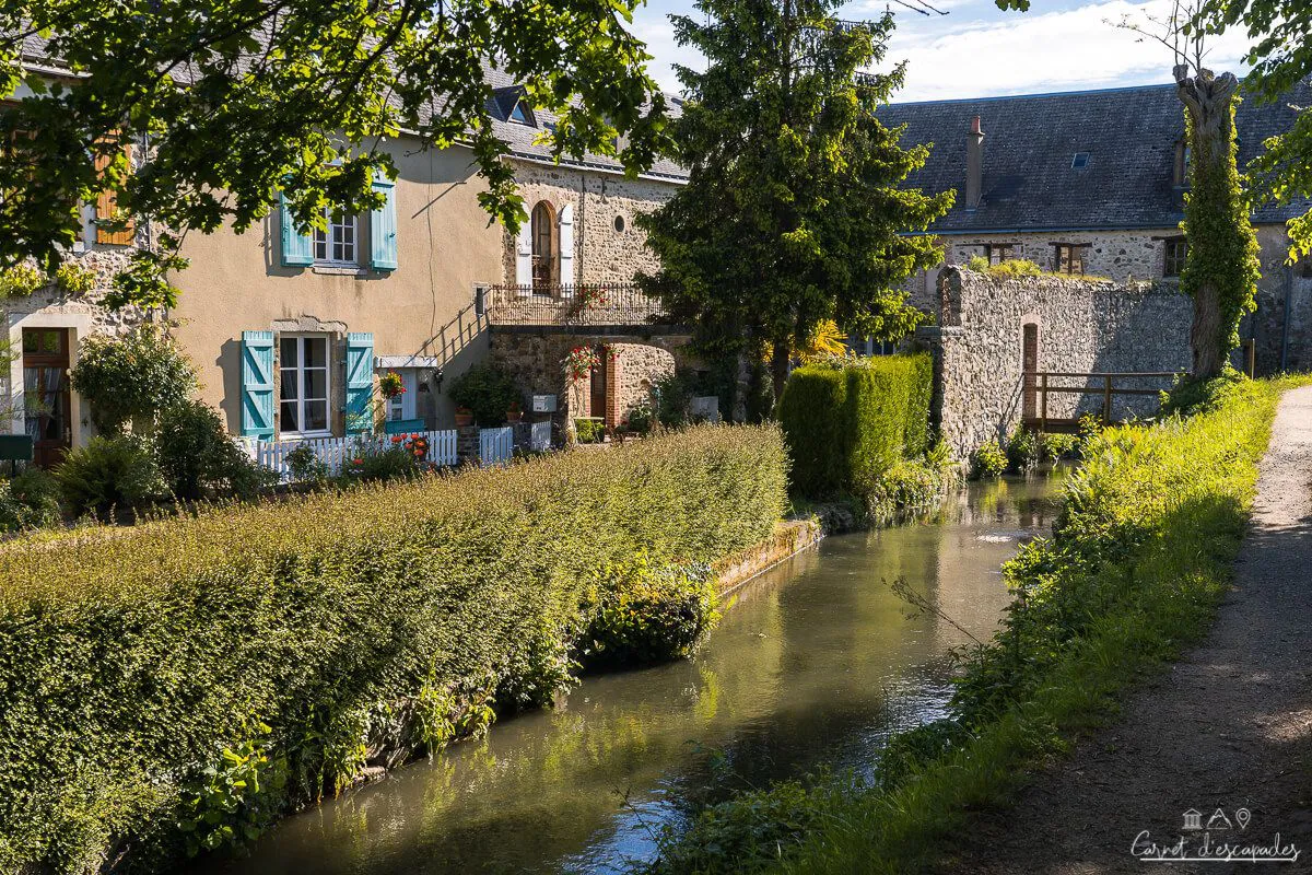 sainte-suzanne-promenade-moulins