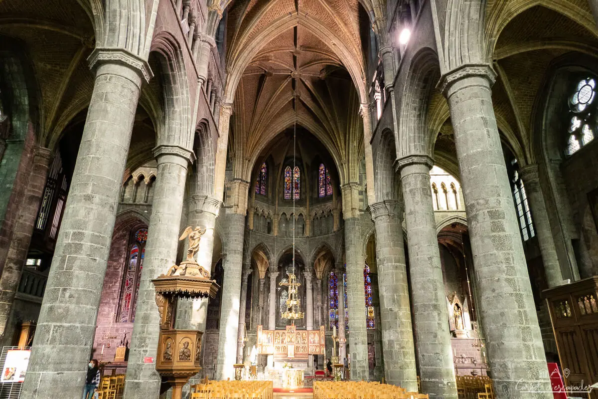 interieur-collegiale-dinant
