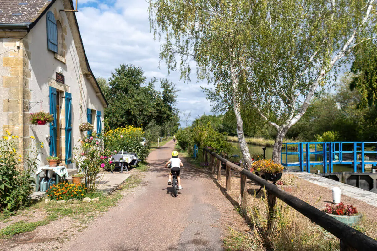 canal-du-nivernais-velo-a-contresens