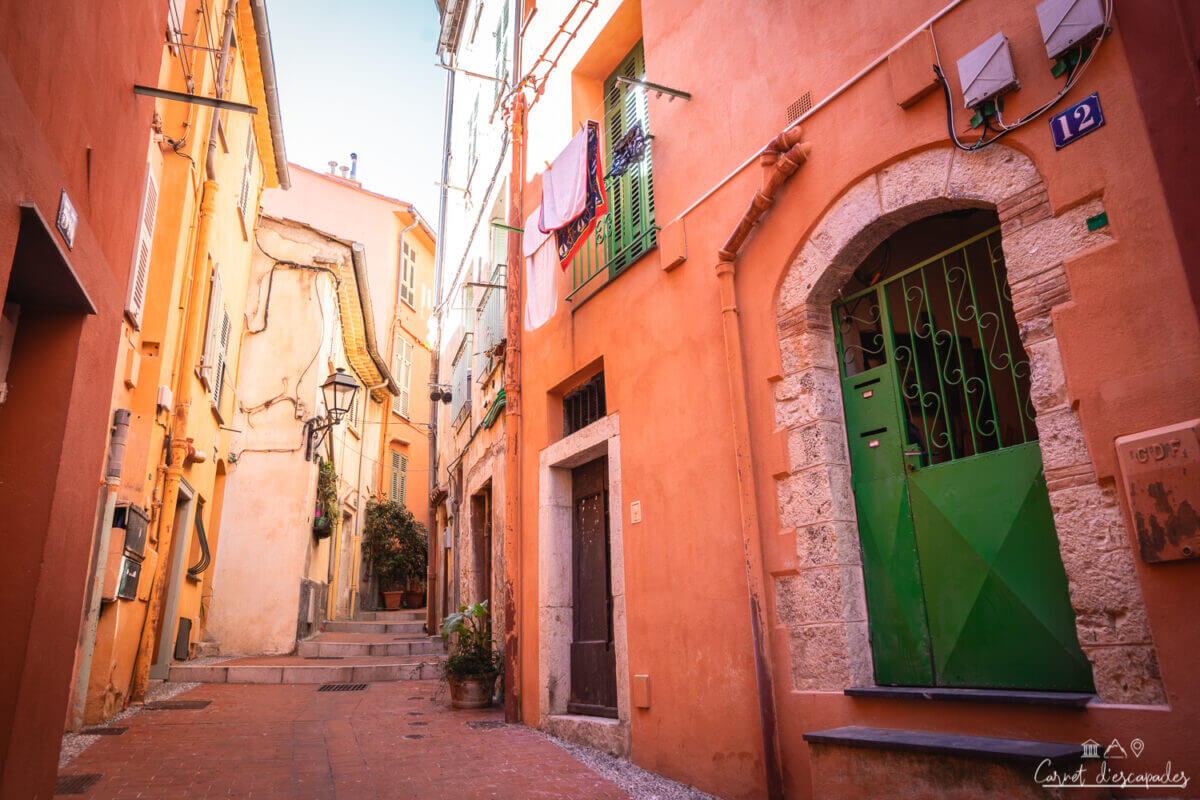 rue-vieille-ville-menton