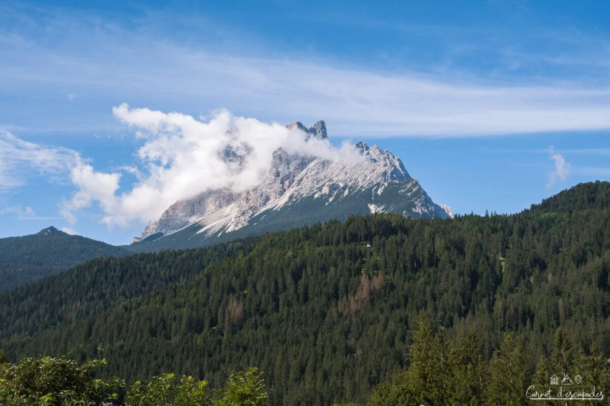 sommet-dolomites-nuage