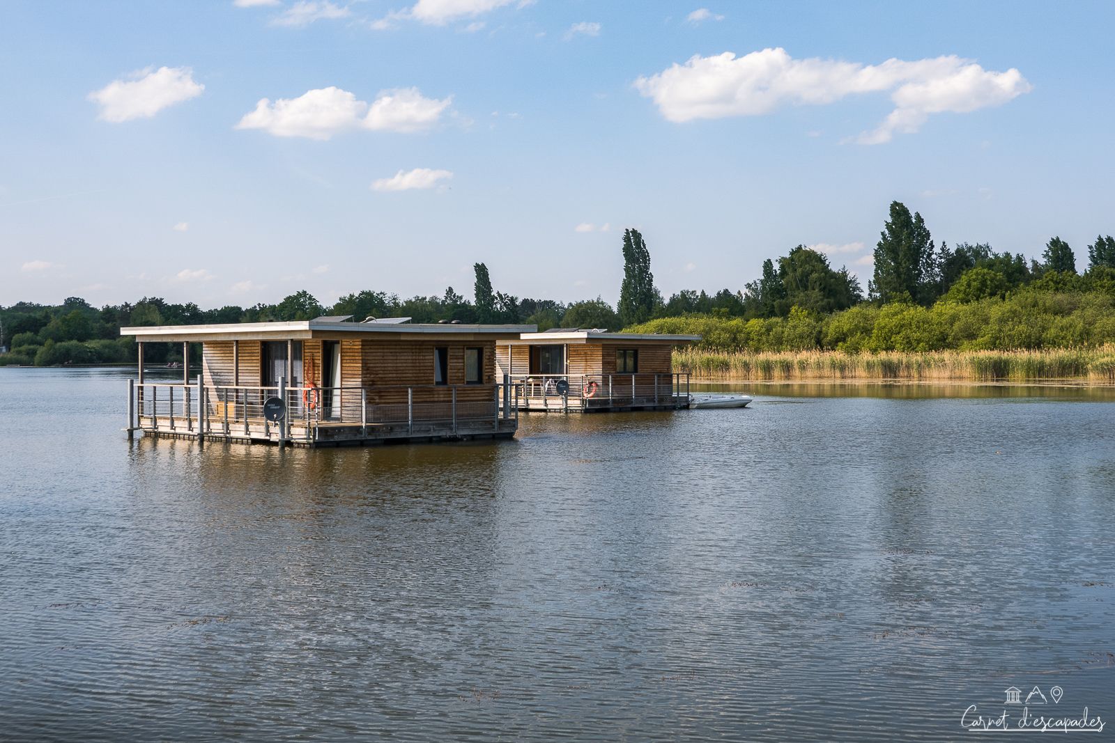 chalets-etang-stock-langatte