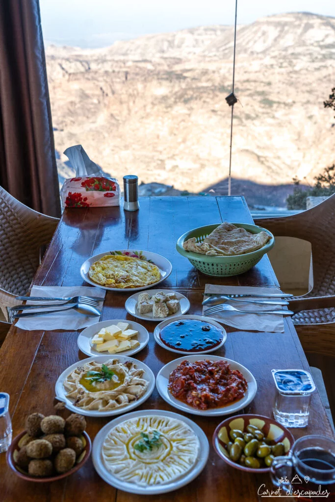 petit dejeuner jabal dana hotel
