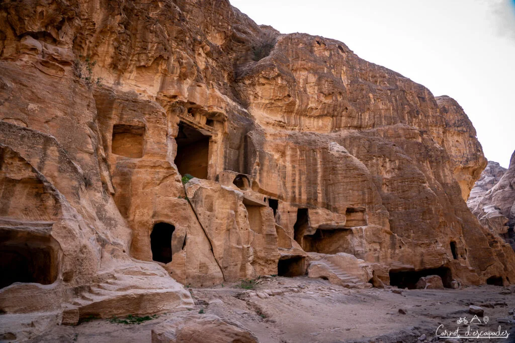 petite-petra-triclinium