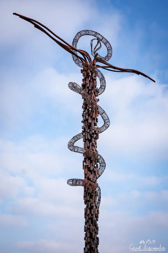 serpent-airain-sculpture-mont-nebo