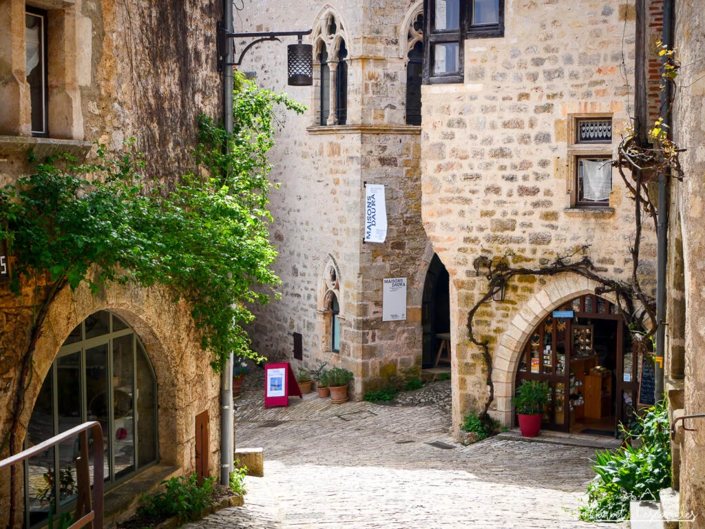 saint-cirq-lapopie-village-lot