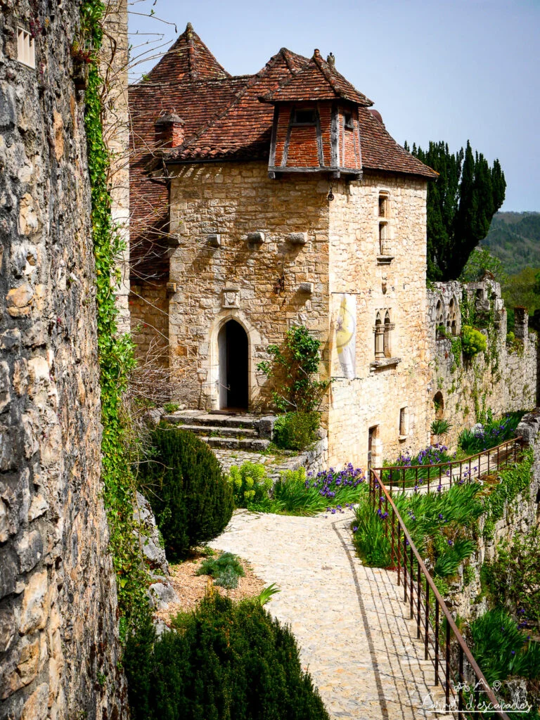 saint-cirq-lapopie-village-medieval