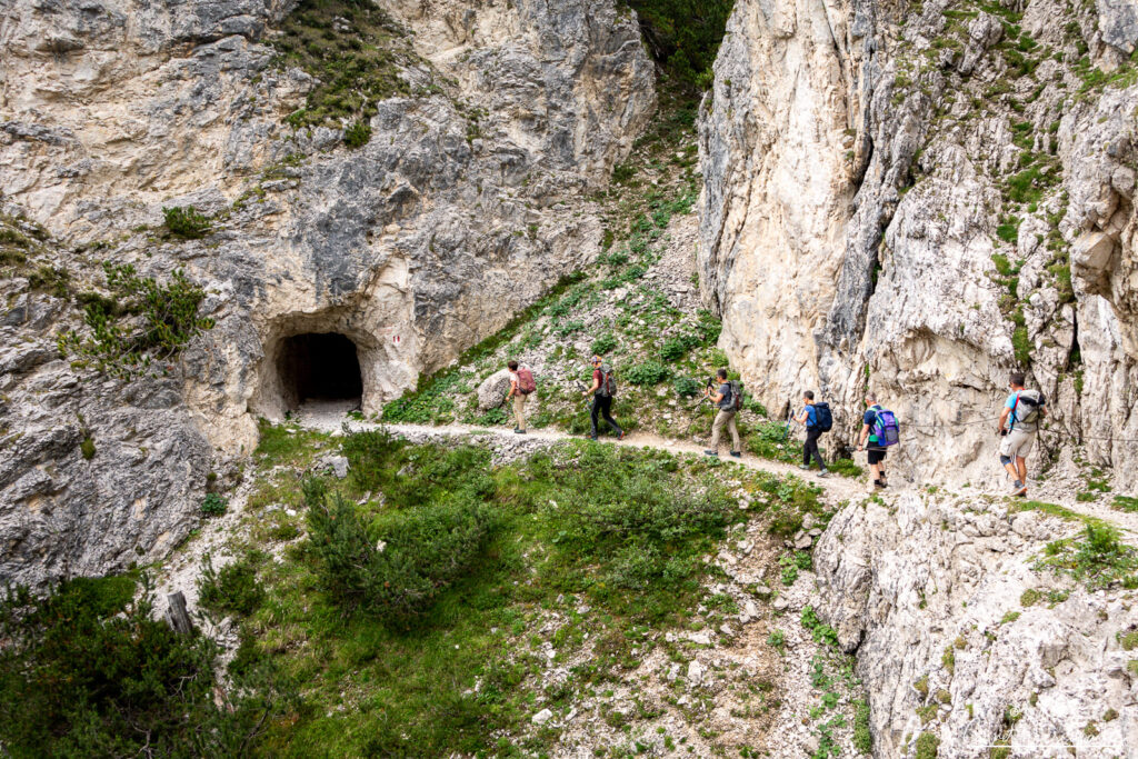 passage-tunnel-sentier