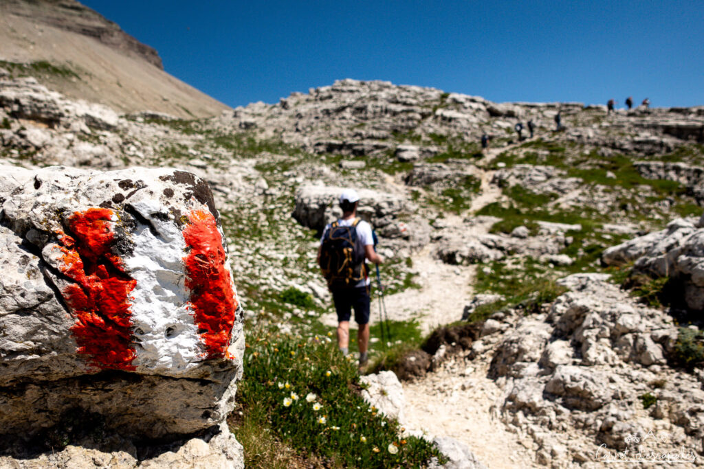 sentier-randonnee-dolomites