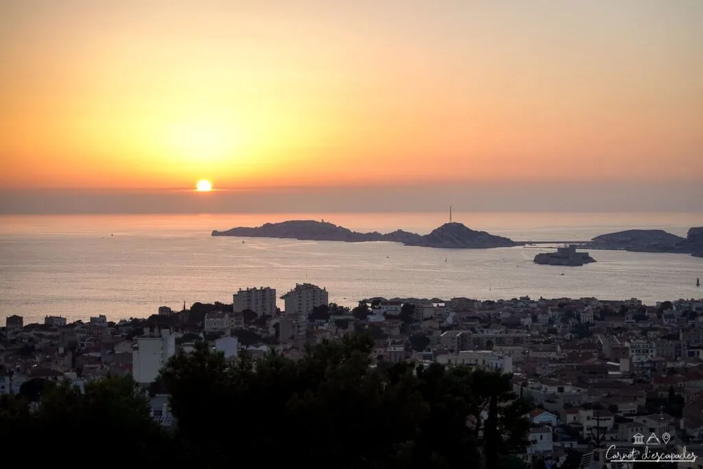 coucher-soleil-depuis-notre-dame-garde-marseille