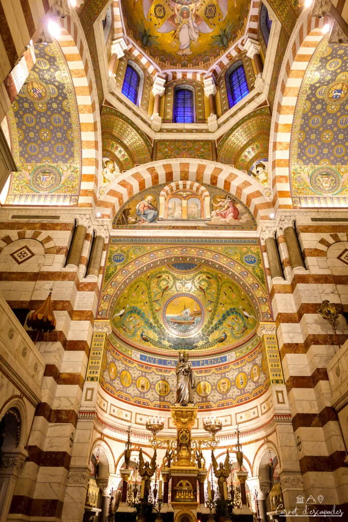 interieur-bonne-mere-marseille