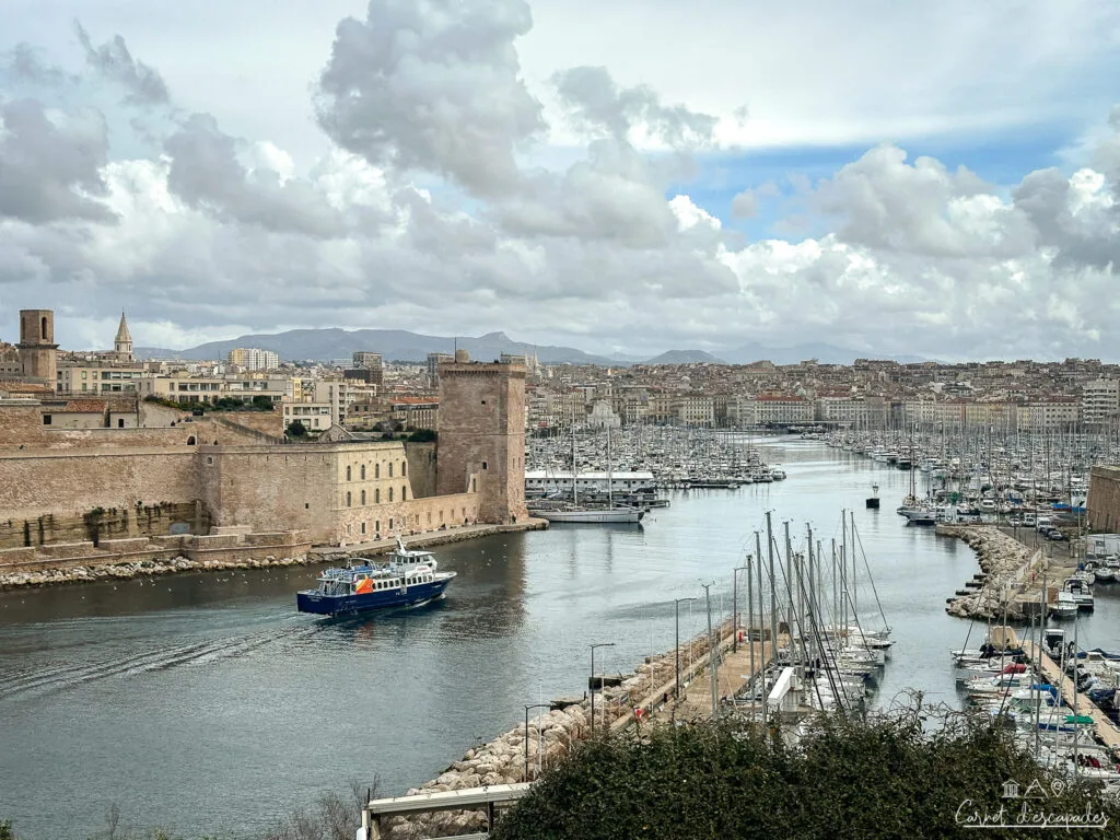 vue-vieux-port-depuis-pharo