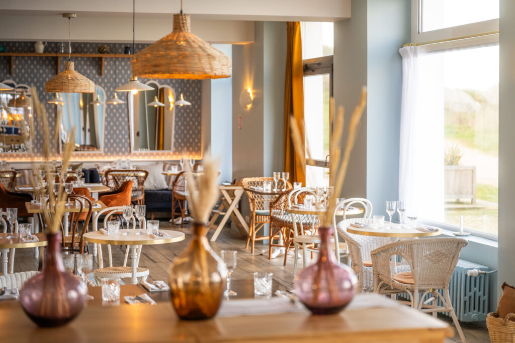 brignogan salle de restaurant hotel de la mer hiver finistere nord gr34 randonnee ocean atlantique