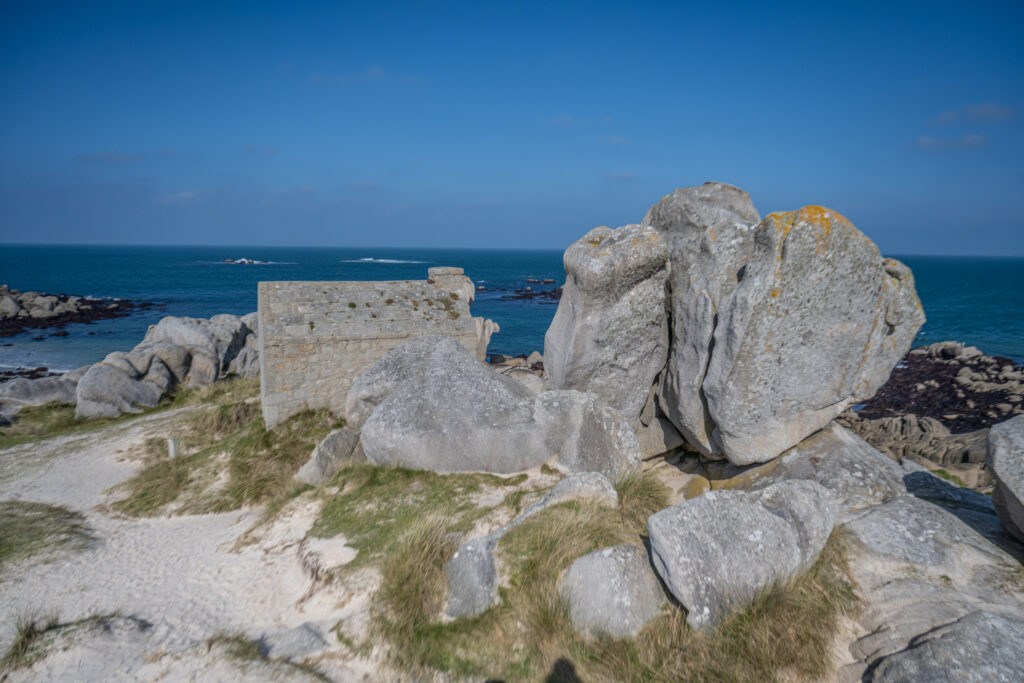 corps de garde des amiets hiver finistere nord gr34 randonnee ocean atlentique