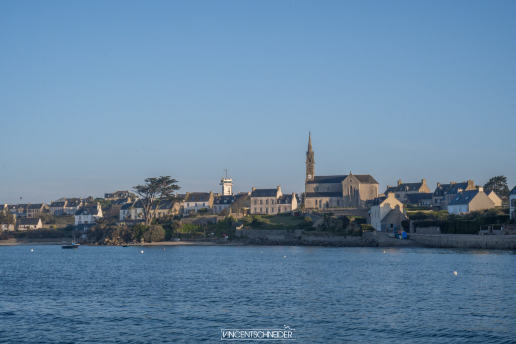ile de batz arrivee hiver finistere nord gr34 randonnee ocean atlantique bourg