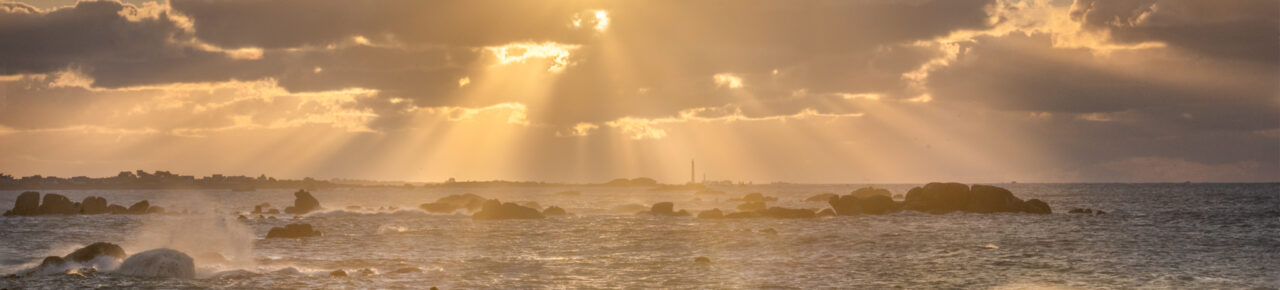 lumiere-hiver-randonnee-finistere-gr34-meneham-coucher-du-soleil.