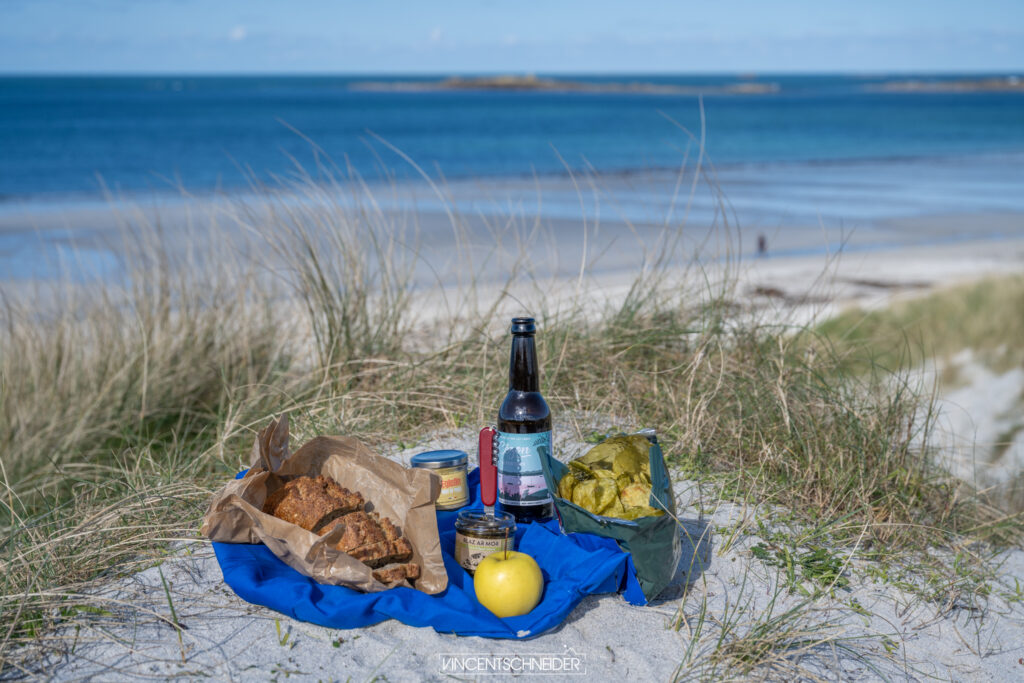 pause dejeuner plage du vougo finistere nord rando gr34 sentier des douaniers