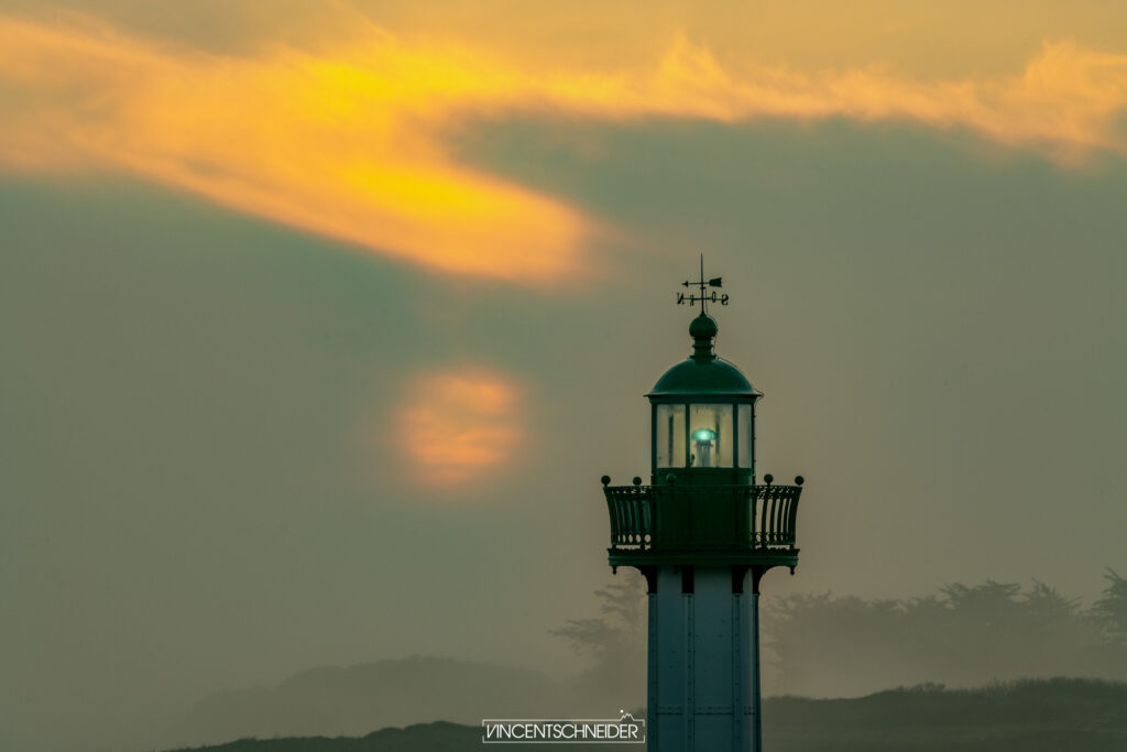 phare de mogueriec petit matin hiver finistere nord gr34 randonnee ocean