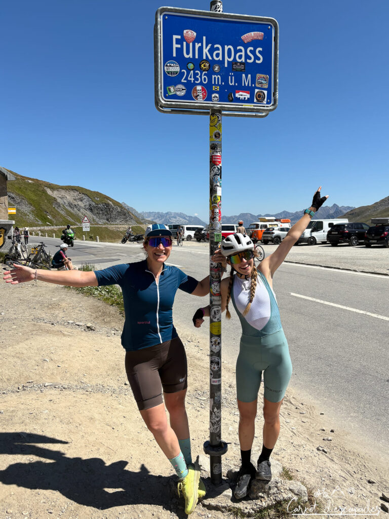 Mathilde Sipos et laurène Philippot au col de la Furka en Suisse