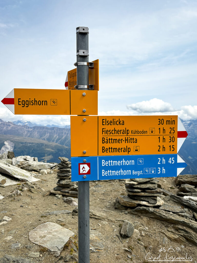 Panneaux de randonnée à Ametsch (Suisse)