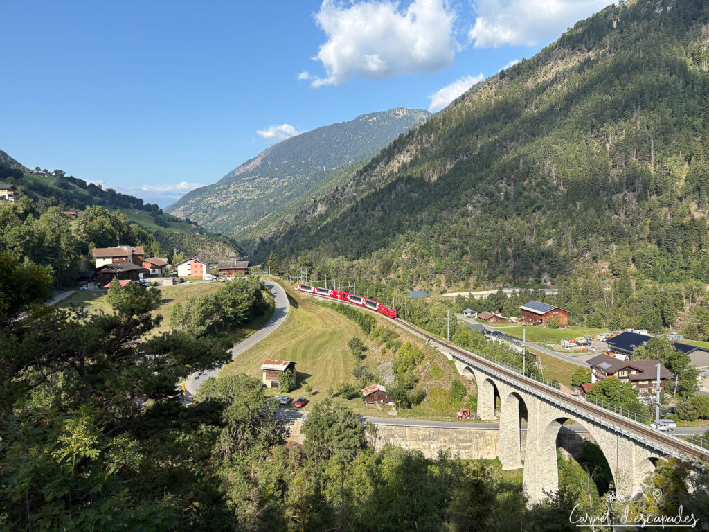 Vue sur le Glacier Express
