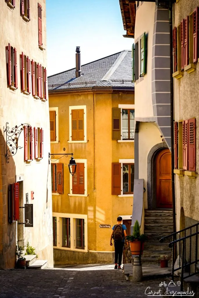 Ruelle du bourg médiéval de Saillon en Valais