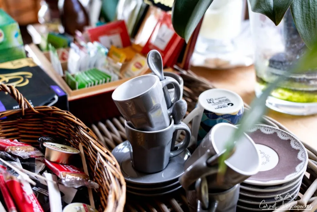 Café et thé à disposition au B&B les Trappeurs à Tenneville 