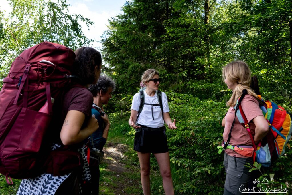 Pauline Demanet et un des groupes de femmes lors d'une randonnée Mountainizer